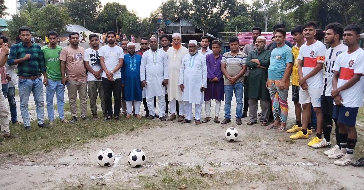 সিঙ্গাইরে আরাফাত রহমান কোকো স্মৃতি ফুটবল টুর্নামেন্টের উদ্বোধন