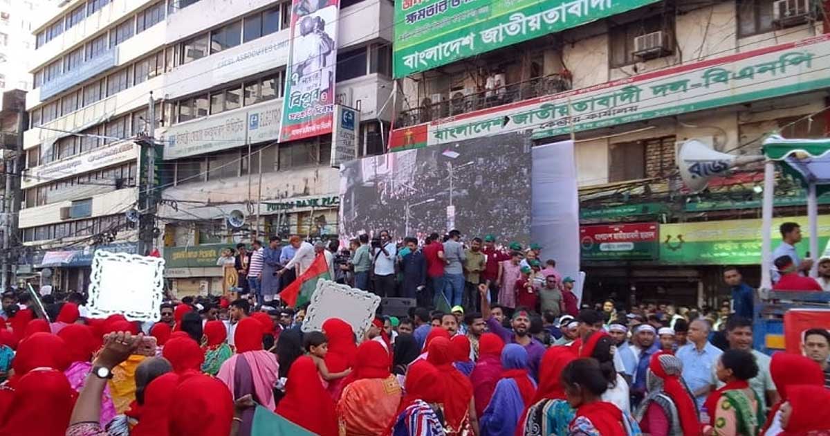 নয়াপল্টনে বিএনপি নেতাকর্মীদের উপচে পড়া ভিড়