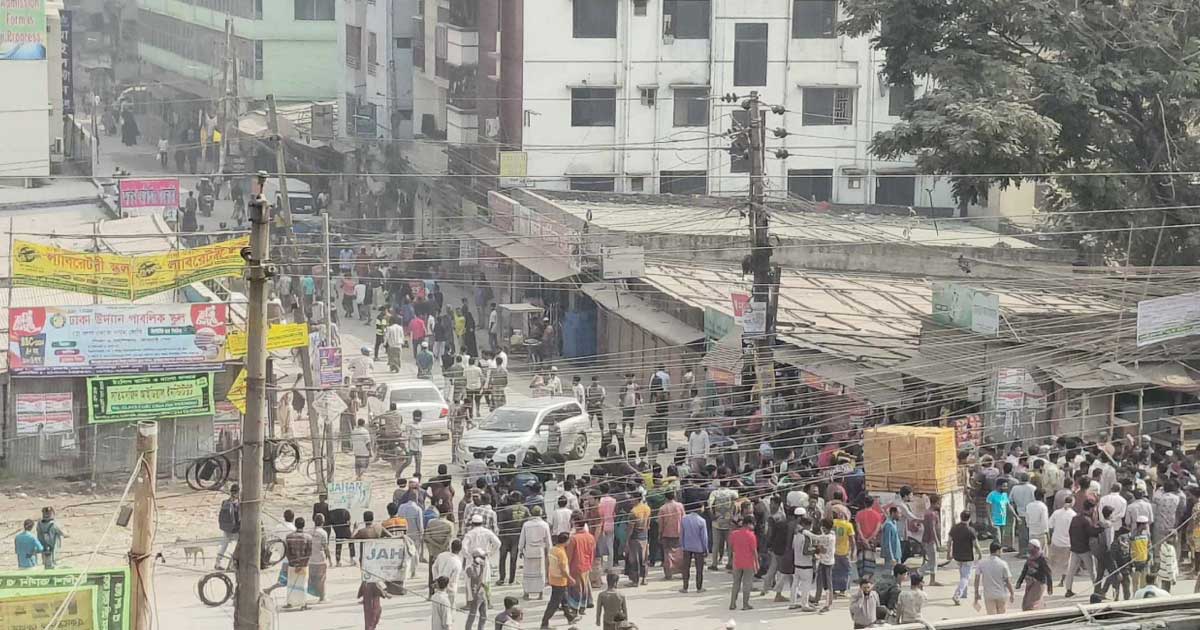 রাজধানীর মোহাম্মদপুরে অটোরিকশা চালকদের সড়ক অবরোধ