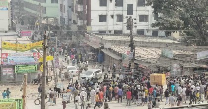 রাজধানীর মোহাম্মদপুরে অটোরিকশা চালকদের সড়ক অবরোধ