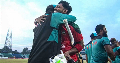 শীর্ষে তামিম, রেকর্ড ছক্কা ও জয়ে বছর শেষ শীর্ষে তামিম, রেকর্ড ছক্কা ও জয়ে বছর শেষ