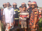 মোবাইল কিনে না দেওয়ায় বাকপ্রতিবন্ধী কিশোর বিদ্যুতের খুঁটিতে চড়ে আত্মহত্যার চেষ্টা মোবাইল কিনে না দেওয়ায় বাকপ্রতিবন্ধী কিশোর বিদ্যুতের খুঁটিতে চড়ে আত্মহত্যার চেষ্টা