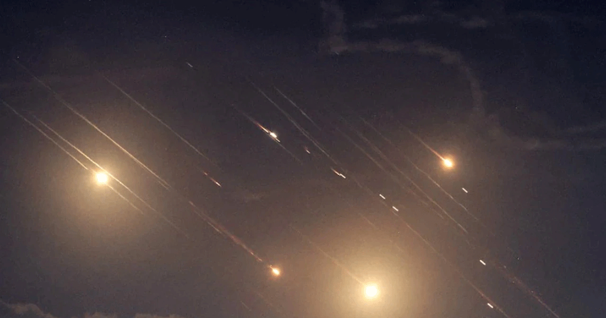 তৃতীয় দফায় মিসাইল ছুড়ল ইরান, ইসরায়েলজুড়ে বাজলো সাইরেন তৃতীয় দফায় মিসাইল ছুড়ল ইরান, ইসরায়েলজুড়ে বাজলো সাইরেন