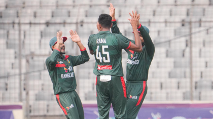 নাহিদের প্রথম ফাইফারে বিপর্যস্ত পাকিস্তান নাহিদের প্রথম ফাইফারে বিপর্যস্ত পাকিস্তান