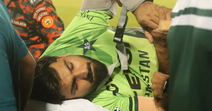 গুরুতর আহত পাকিস্তানি ফিল্ডার, নেয়া হলো হাসপাতালে গুরুতর আহত পাকিস্তানি ফিল্ডার, নেয়া হলো হাসপাতালে