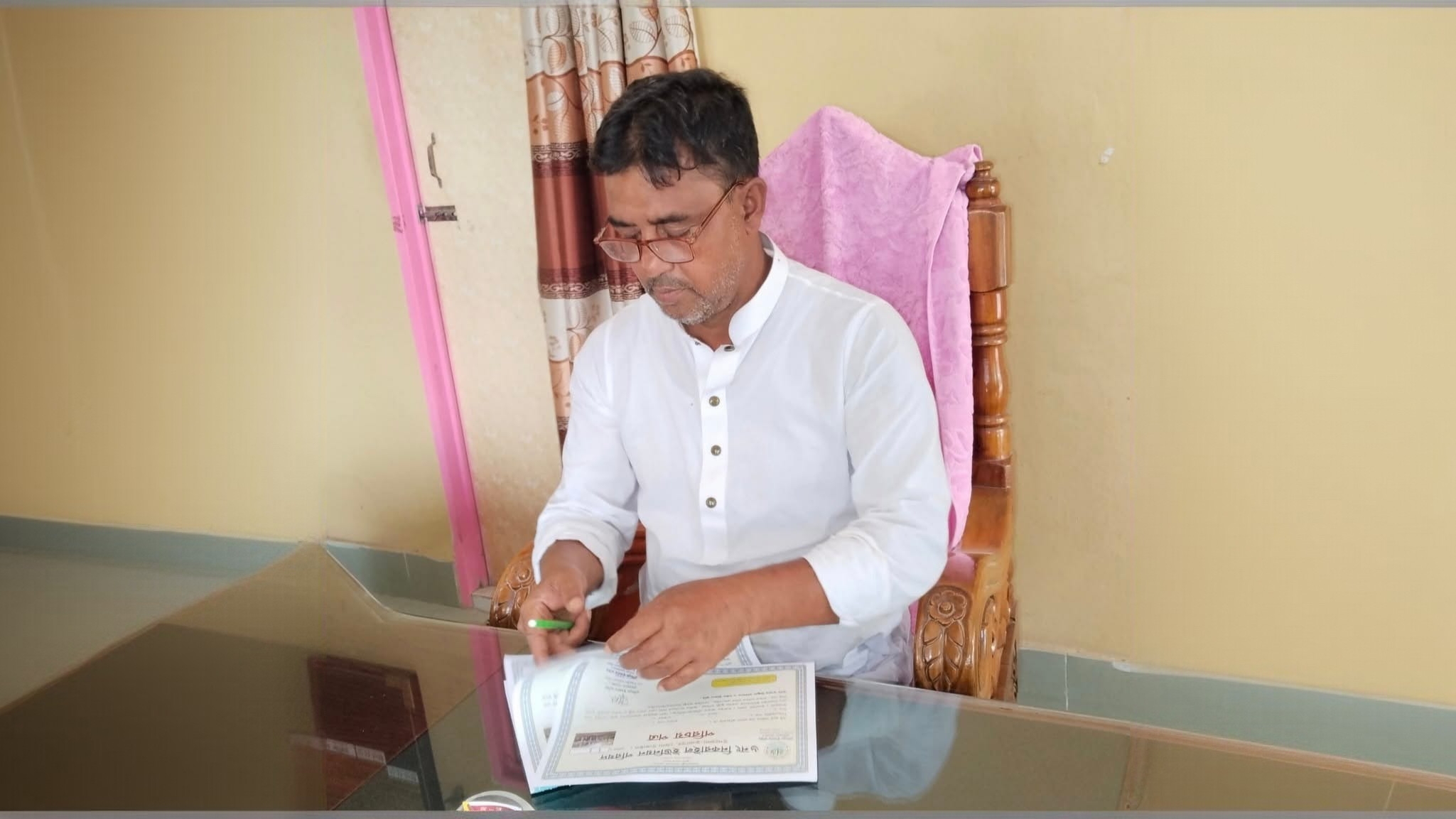 ভিজিএফের চাল বিতরণে অনিয়ম, সংবাদ প্রকাশ করায় বাংলা এডিশনের সাংবাদিকের বিরুদ্ধে মামলা ভিজিএফের চাল বিতরণে অনিয়ম, সংবাদ প্রকাশ করায় বাংলা এডিশনের সাংবাদিকের বিরুদ্ধে মামলা