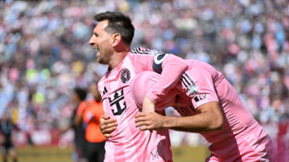 মেসির জোড়া গোলে ইন্টার মায়ামির জয়ের ধারা অব্যাহত মেসির জোড়া গোলে ইন্টার মায়ামির জয়ের ধারা অব্যাহত