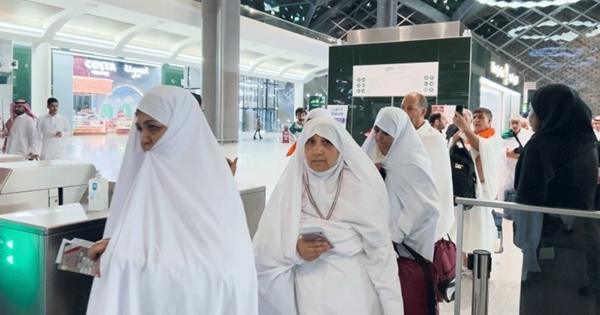 যুদ্ধের ডামাডোল পেরিয়ে হজে যাচ্ছেন ৩০ হাজার ইরানি যুদ্ধের ডামাডোল পেরিয়ে হজে যাচ্ছেন ৩০ হাজার ইরানি