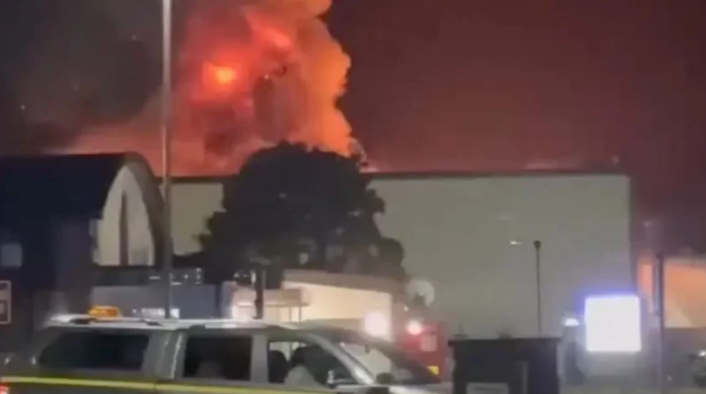 ইরানে হামলায় যুক্তরাষ্ট্রের ব্যবহার করা বিমান ঘাঁটিতে আগুন ইরানে হামলায় যুক্তরাষ্ট্রের ব্যবহার করা বিমান ঘাঁটিতে আগুন