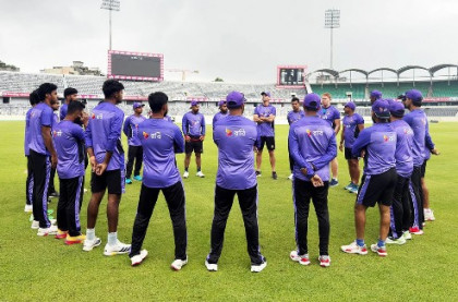 সিরিজ জয়ের মিশনে ব্যাটিংয়ে বাংলাদেশ, দলে ফিরলেন সাইফউদ্দিন সিরিজ জয়ের মিশনে ব্যাটিংয়ে বাংলাদেশ, দলে ফিরলেন সাইফউদ্দিন