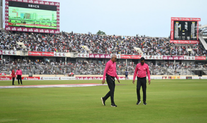 বৃষ্টির পর আবার মাঠে খেলা, কমিয়ে আনা হলো ১৫ ওভার বৃষ্টির পর আবার মাঠে খেলা, কমিয়ে আনা হলো ১৫ ওভার