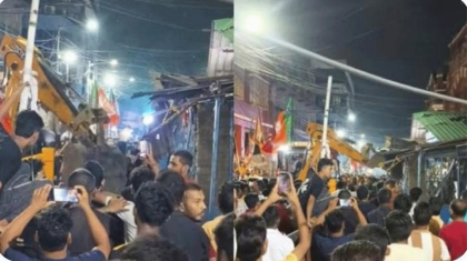কলকাতায় মাংসের দোকানে বুলডোজার চালালো বিজেপি সমর্থকেরা কলকাতায় মাংসের দোকানে বুলডোজার চালালো বিজেপি সমর্থকেরা