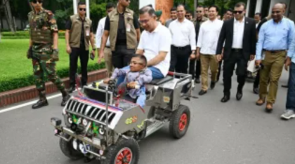 প্রতিবন্ধী তরুণ উদ্ভাবকের ‘স্মার্ট কার’ পরিদর্শন, গাড়িতে চড়লেন প্রধানমন্ত্রী প্রতিবন্ধী তরুণ উদ্ভাবকের ‘স্মার্ট কার’ পরিদর্শন, গাড়িতে চড়লেন প্রধানমন্ত্রী