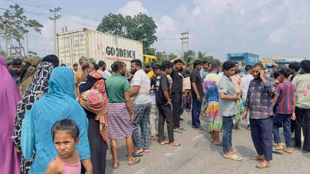 চাঁদা না দেওয়ায় অটোচালককে পিটিয়ে হত্যা, ঢাকা-চট্টগ্রাম মহাসড়ক অবরোধ চাঁদা না দেওয়ায় অটোচালককে পিটিয়ে হত্যা, ঢাকা-চট্টগ্রাম মহাসড়ক অবরোধ