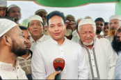 ২০ বছর পর গ্রামে ঈদ, আবেগাপ্লুত আব্দুর রহমান সানি
২০ বছর পর গ্রামে ঈদ, আবেগাপ্লুত আব্দুর রহমান সানি