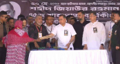 দুস্থদের মাঝে খাদ্যসামগ্রী ও বস্ত্র বিতরণ উদ্বোধন করলেন প্রধানমন্ত্রী দুস্থদের মাঝে খাদ্যসামগ্রী ও বস্ত্র বিতরণ উদ্বোধন করলেন প্রধানমন্ত্রী