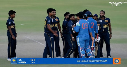১৫ বছরের সূর্যবংশীর ঔদ্ধত্য, সুপার ওভারে হেরে মাঠেই লঙ্কান ক্রিকেটারকে মারমুখী আক্রমণ ভারতের ১৫ বছরের সূর্যবংশীর ঔদ্ধত্য, সুপার ওভারে হেরে মাঠেই লঙ্কান ক্রিকেটারকে মারমুখী আক্রমণ ভারতের