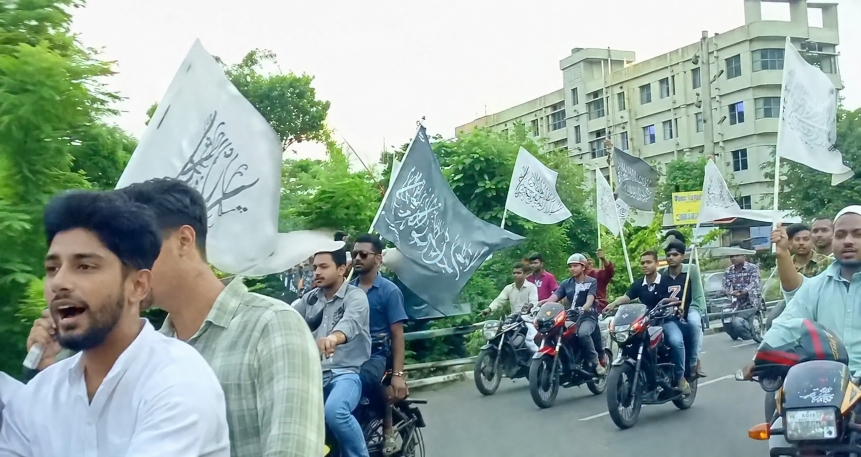 কালেমার পতাকা নিয়ে ভারতীয় মিডিয়ার নতুন প্রোপাগান্ডা কালেমার পতাকা নিয়ে ভারতীয় মিডিয়ার নতুন প্রোপাগান্ডা