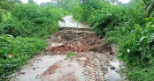 চুয়াডাঙ্গায় ভারী বৃষ্টিতে সড়ক ধসে দু'গ্রামের যোগাযোগ বিচ্ছিন্ন চুয়াডাঙ্গায় ভারী বৃষ্টিতে সড়ক ধসে দু'গ্রামের যোগাযোগ বিচ্ছিন্ন