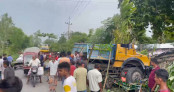 নীলফামারীতে সড়ক দুর্ঘটনায় চালকসহ একই পরিবারের নিহত তিন নীলফামারীতে সড়ক দুর্ঘটনায় চালকসহ একই পরিবারের নিহত তিন