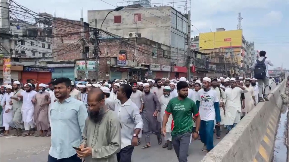 জুলাই আন্দোলনে অগ্রসেনায় থেকেও অবহেলিত মাদ্রাসার শিক্ষার্থীরা জুলাই আন্দোলনে অগ্রসেনায় থেকেও অবহেলিত মাদ্রাসার শিক্ষার্থীরা