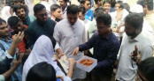 এসএসসি উত্তীর্ণদের অভিনন্দন জানিয়ে মিষ্টি বিতরণ ডাকসুর জিএস ফরহাদের এসএসসি উত্তীর্ণদের অভিনন্দন জানিয়ে মিষ্টি বিতরণ ডাকসুর জিএস ফরহাদের