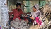 স্বামী মানসিক প্রতিবন্ধী, স্ত্রীর একার লড়াই, অসমাপ্ত ঘরেই কাটছে জীবন স্বামী মানসিক প্রতিবন্ধী, স্ত্রীর একার লড়াই, অসমাপ্ত ঘরেই কাটছে জীবন