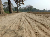 বর্ষায় কাদা, শুষ্ক মৌসুমে ধুলা; নওগাঁয় সড়ক দুর্ভোগে এলাকাবাসী বর্ষায় কাদা, শুষ্ক মৌসুমে ধুলা; নওগাঁয় সড়ক দুর্ভোগে এলাকাবাসী