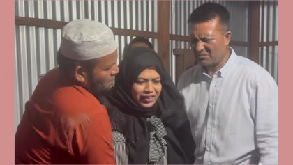 টিকটকার থেকে ‘ভাইরাল’ কবিরাজ চিকিৎসা নেয় সরকারি কর্মকর্তারাও! টিকটকার থেকে ‘ভাইরাল’ কবিরাজ চিকিৎসা নেয় সরকারি কর্মকর্তারাও!