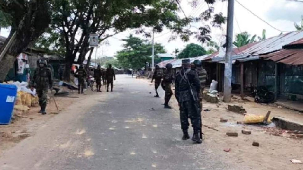 সাজেকে অবরোধ ঘিরে আইনশৃঙ্খলা বাহিনীর সঙ্গে গোলাগুলি সাজেকে অবরোধ ঘিরে আইনশৃঙ্খলা বাহিনীর সঙ্গে গোলাগুলি
